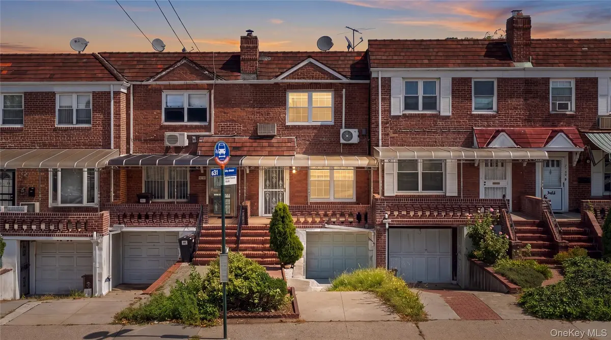 7351 Utopia Pkwy, Fresh Meadows, NY 11366