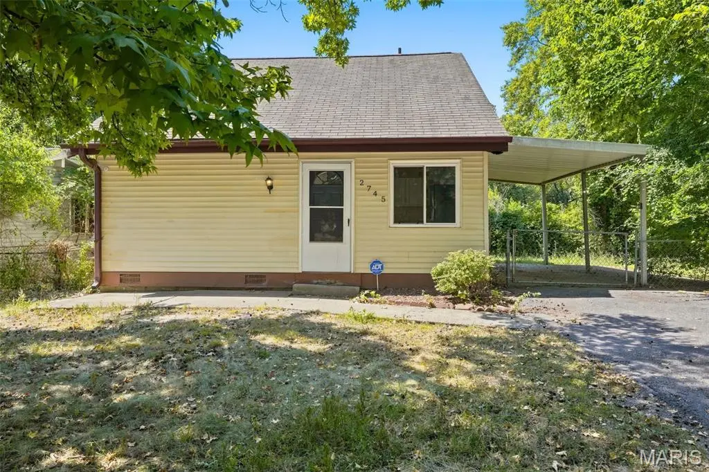 2745 Grants Pkwy, Florissant, MO 63031