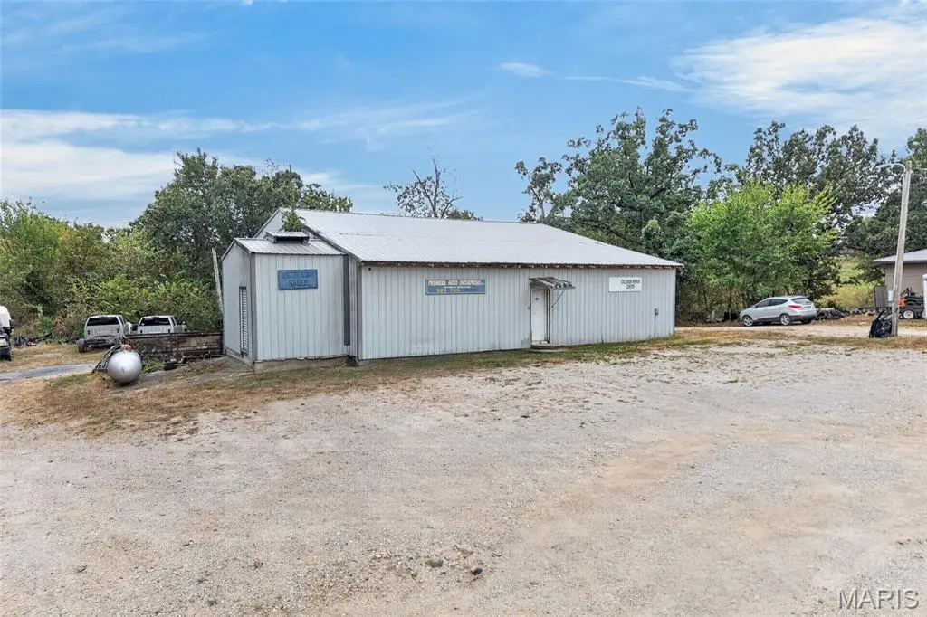 20330 Richfield RD, Richland, MO 65556