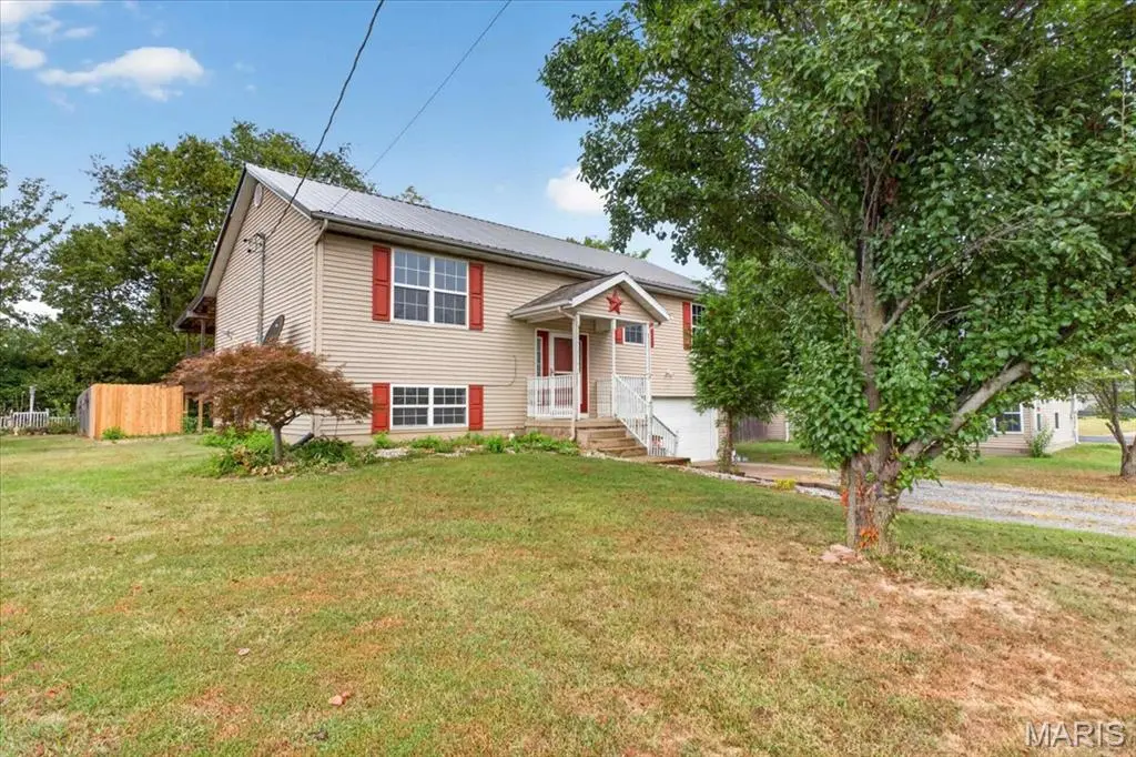 823 Old Theater DR, Vandalia, IL 62471