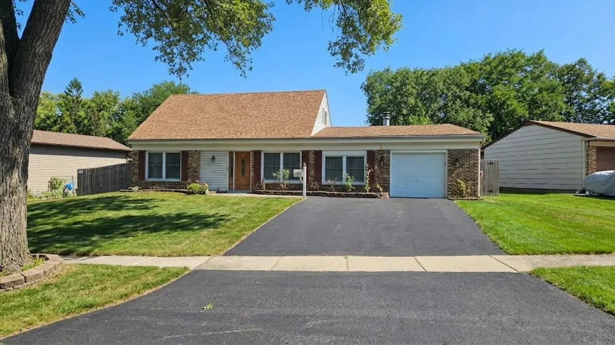 8196 Dartmouth LN, Hanover Park, IL 60133