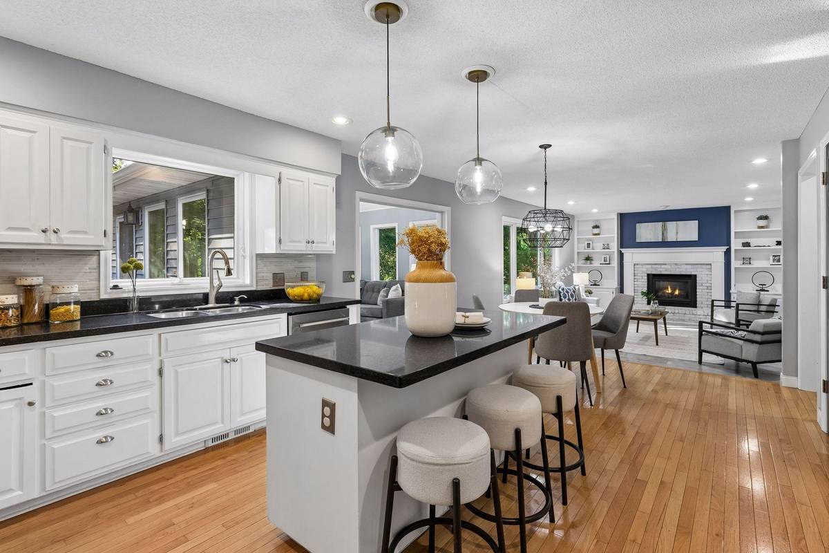 4747 Burr Oak ST, Eagan, MN 55122