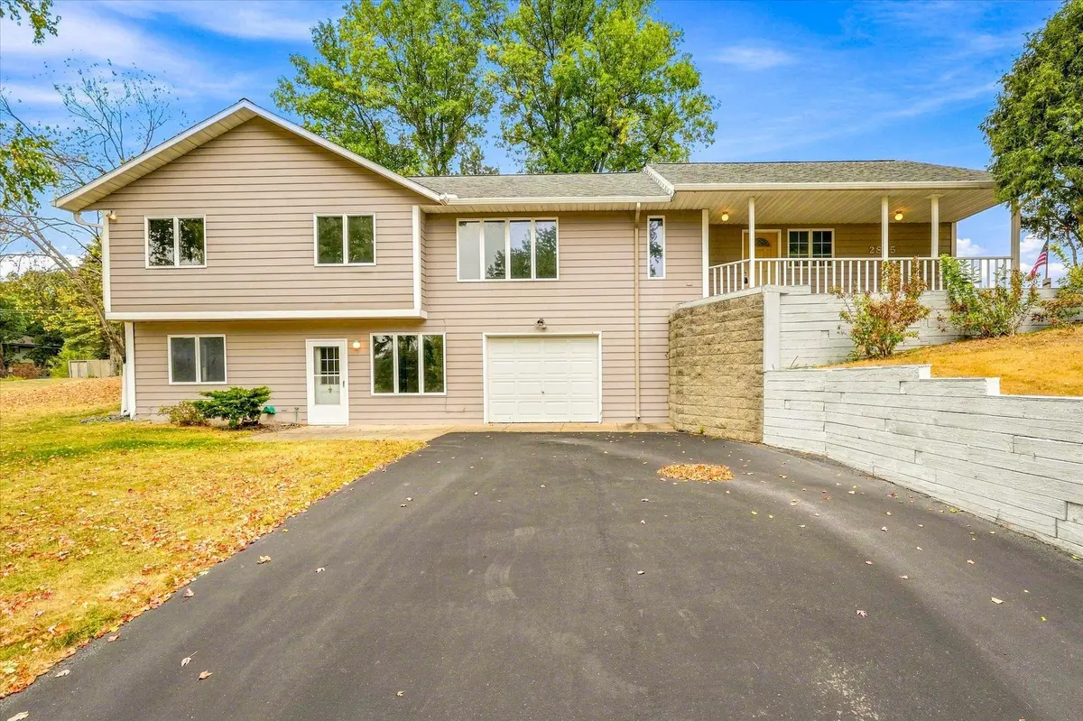 2835 Pioneer LN, Saint Cloud, MN 56301