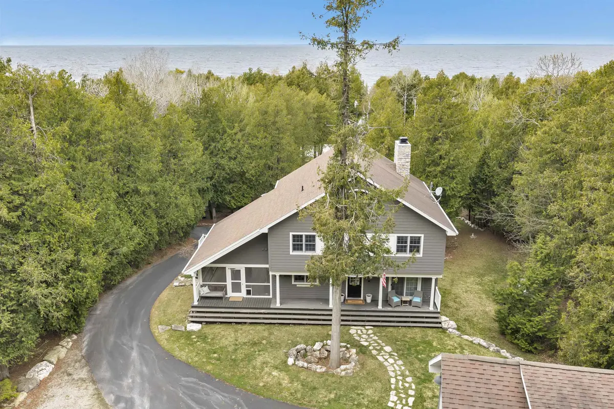 5012 BAY SHORE DR, Sturgeon Bay, WI 54235