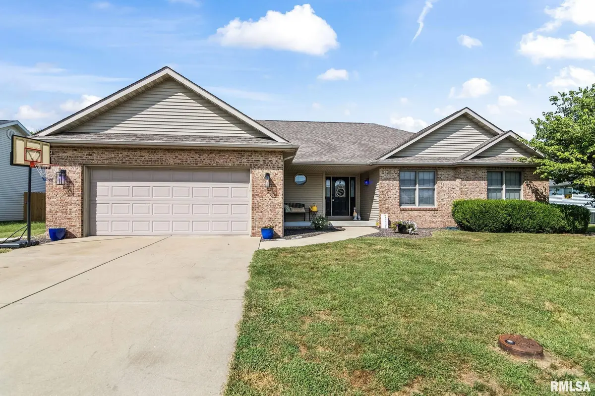 411 Brookside Glen DR, Sherman, IL 62684