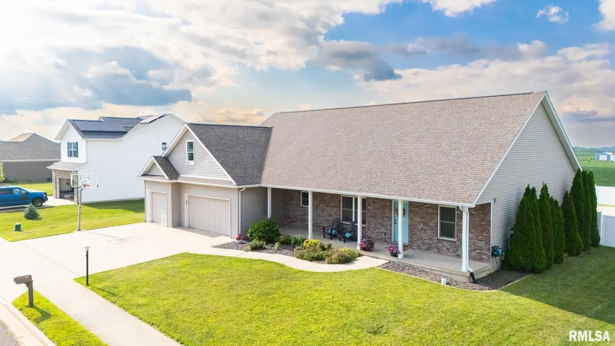 1013 Haymeadow LN, Metamora, IL 61548