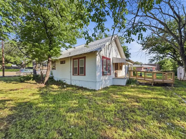 908 S Rice Street, Hamilton, TX 76531