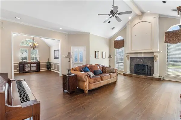 1415 Boardwalk Street, Arlington, TX 76011