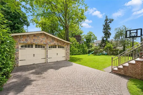 4490 Hylan BLVD, Staten Island, NY 10312