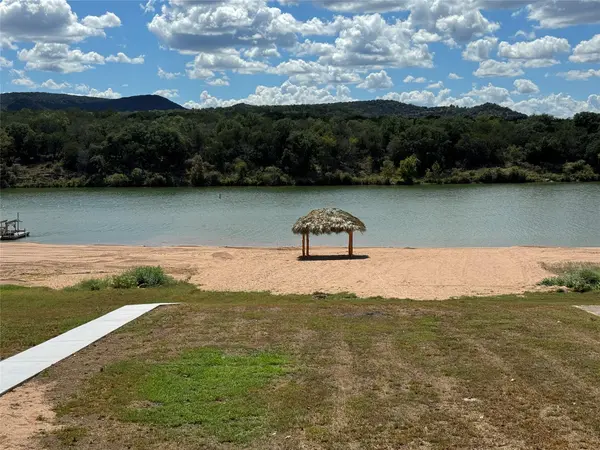 4652 River Oaks DR, Kingsland, TX 78639