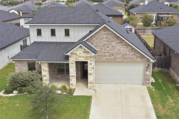 521 Seabiscuit DR, Jarrell, TX 76537