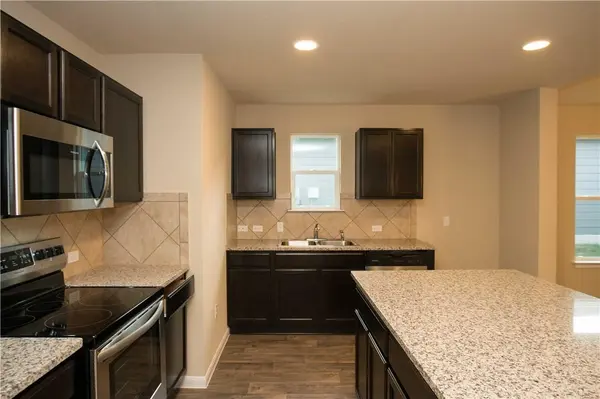 142 Sulphur River LOOP, Hutto, TX 78634