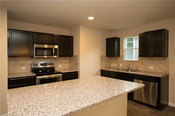 142 Sulphur River LOOP, Hutto, TX 78634
