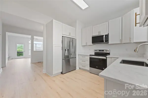 105 Woodsong LN, Mooresville, NC 28117