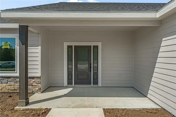 413 Rockers DR, Baldwin City, KS 66006