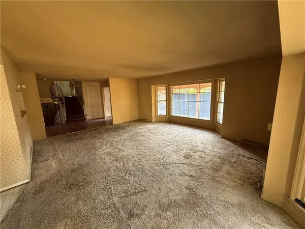 8727 W 104th ST, Overland Park, KS 66212