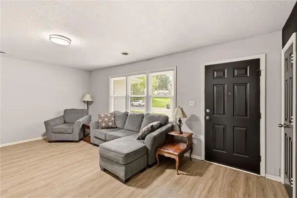 505 Quincy BLVD, Smithville, MO 64089