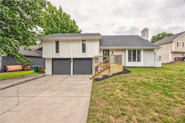 1105 Brookside PL, Raymore, MO 64083