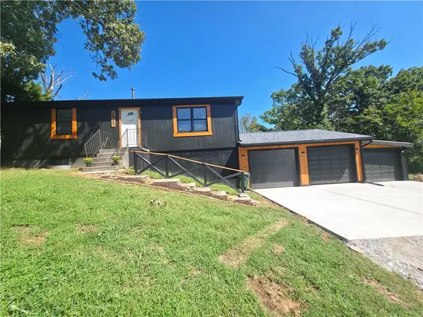 2917 stark AVE, Kansas City, MO 64129