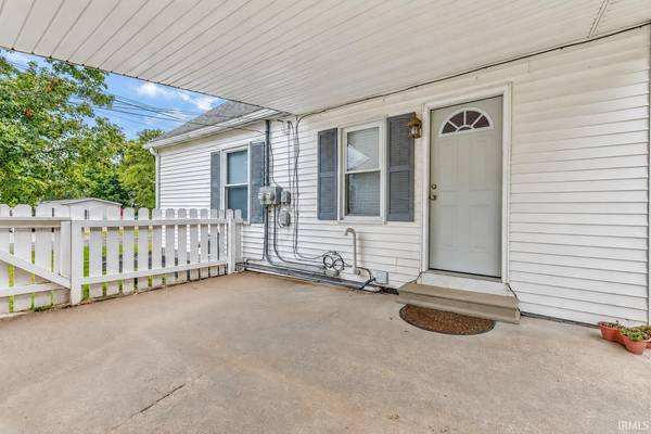 8640 Old Blairsville RD, Wadesville, IN 47638-9713