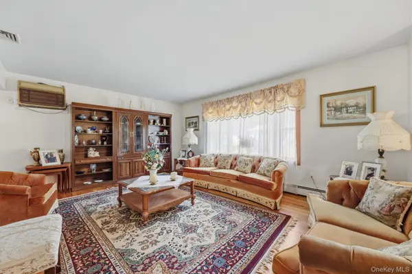 41 Keats DR, New Windsor, NY 12553