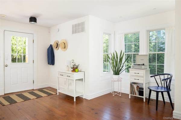 185 Maiden LN, Mattituck, NY 11952