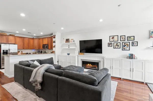 19 Strangford CT #110, Oceanside, NY 11572