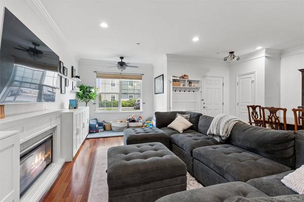 19 Strangford CT #110, Oceanside, NY 11572