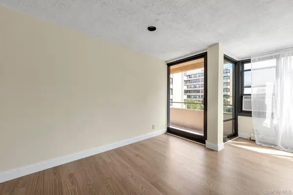 10-01 162 ST #4A, Beechhurst, NY 11357