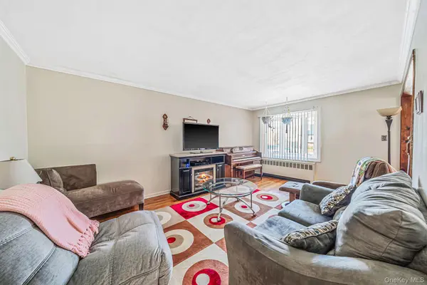 67 Holly AVE, Hempstead, NY 11550
