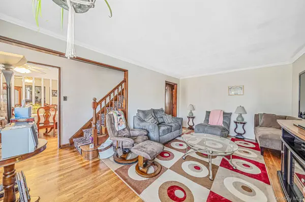67 Holly AVE, Hempstead, NY 11550