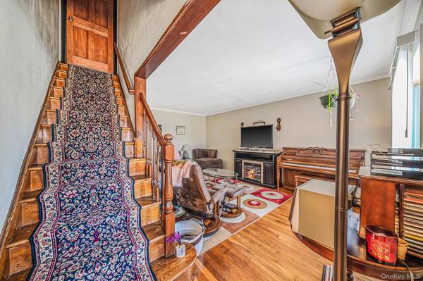 67 Holly AVE, Hempstead, NY 11550