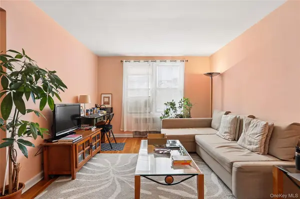33-26 92nd ST #6R, Jackson Heights, NY 11372