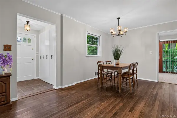 9 Verne PL, Hartsdale, NY 10530