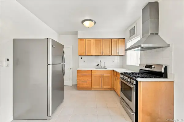 7351 Utopia Pkwy, Fresh Meadows, NY 11366