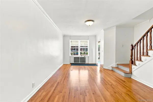7351 Utopia Pkwy, Fresh Meadows, NY 11366
