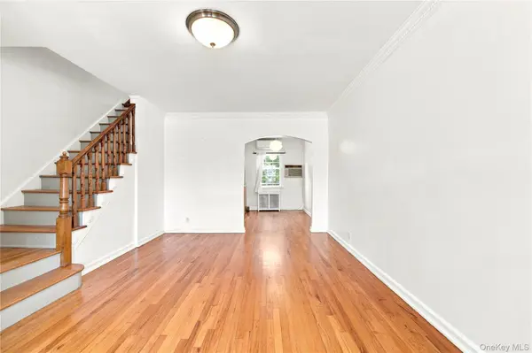 7351 Utopia Pkwy, Fresh Meadows, NY 11366