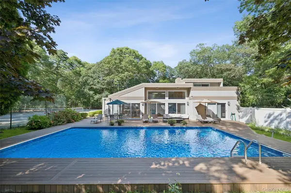 14 Woodland LN, Quogue, NY 11959