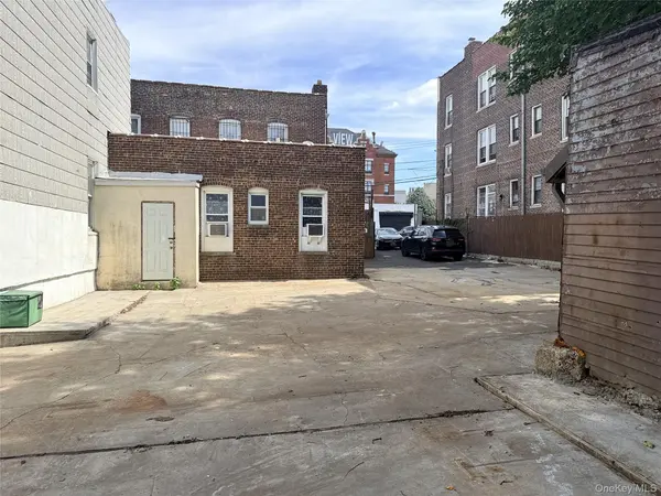 35-02 Bradley AVE, Long Island City, NY 11101