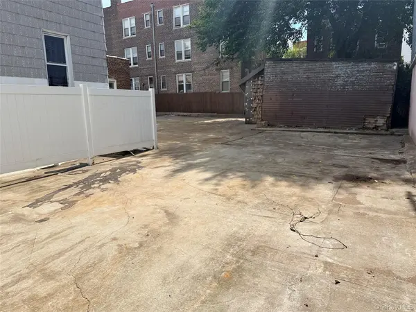 35-02 Bradley AVE, Long Island City, NY 11101