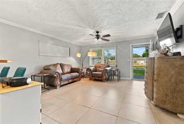 2143 AMANDA DR, Sarasota, FL 34232