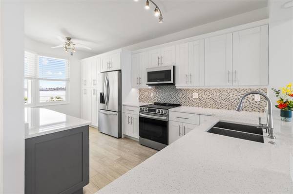 7922 SAILBOAT KEY BLVD S #206, South Pasadena, FL 33707
