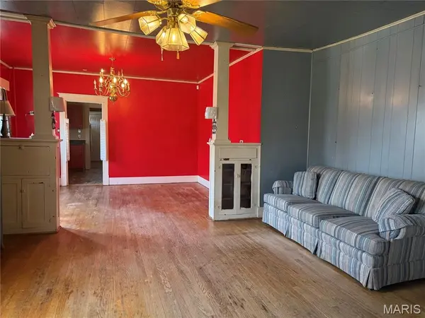 410 E 8th ST, Caruthersville, MO 63830