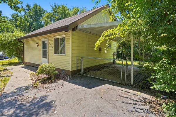 2745 Grants Pkwy, Florissant, MO 63031