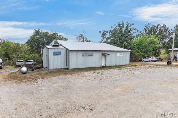 20330 Richfield RD, Richland, MO 65556