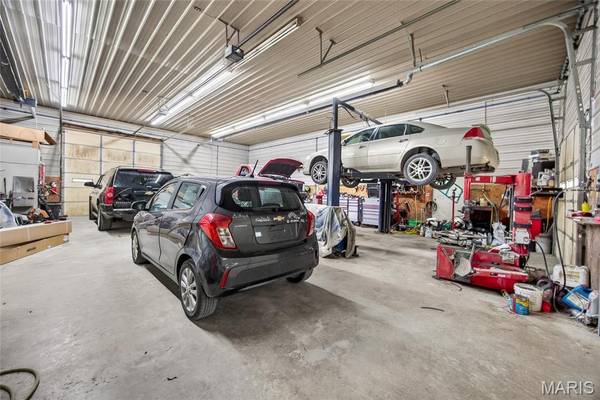 20330 Richfield RD, Richland, MO 65556