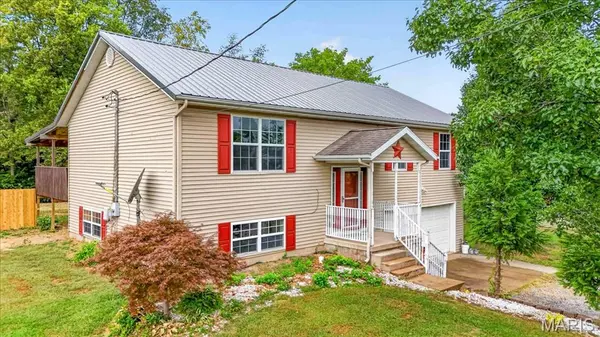 823 Old Theater DR, Vandalia, IL 62471