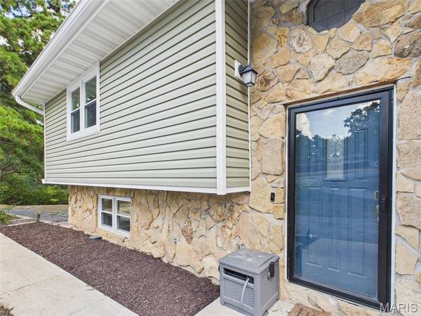 13950 Haystack LN, Dixon, MO 65459