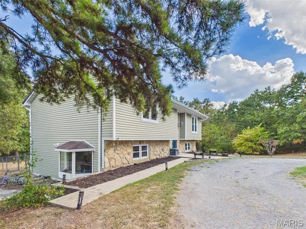 13950 Haystack LN, Dixon, MO 65459