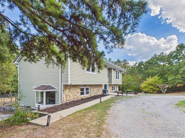 13950 Haystack LN, Dixon, MO 65459